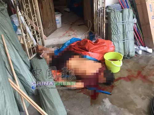 馬國一家三口慘遭活活砍死!警方現全國追捕他,大力share出去!