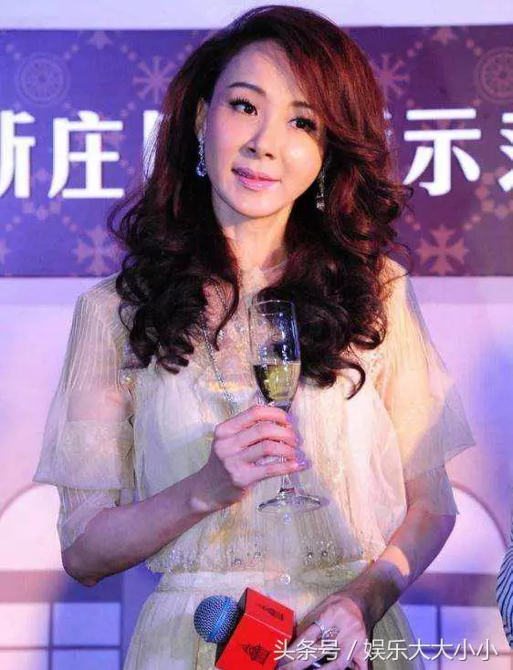 50歲的蕭薔,60歲的趙雅芝,70歲的潘迎紫,都輸給了自然老去的她