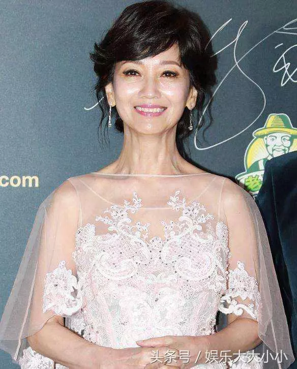 50歲的蕭薔,60歲的趙雅芝,70歲的潘迎紫,都輸給了自然老去的她