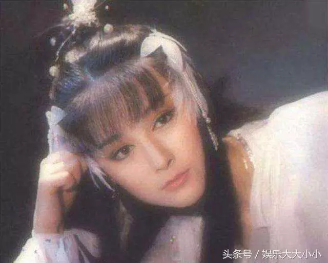 50歲的蕭薔,60歲的趙雅芝,70歲的潘迎紫,都輸給了自然老去的她