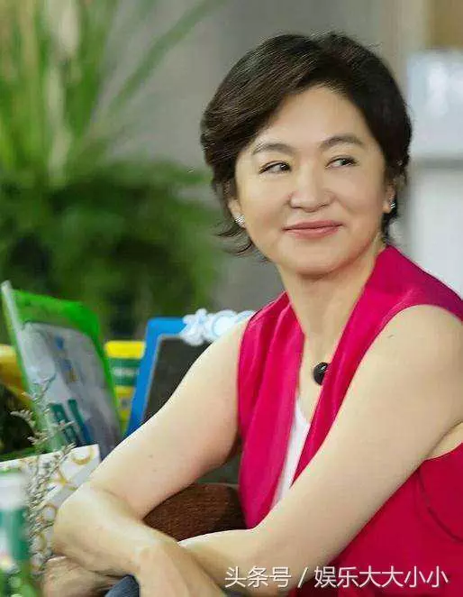 50歲的蕭薔,60歲的趙雅芝,70歲的潘迎紫,都輸給了自然老去的她