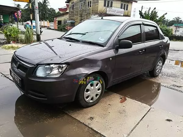 與轎車碰撞墜溝 共騎青年 1死1傷