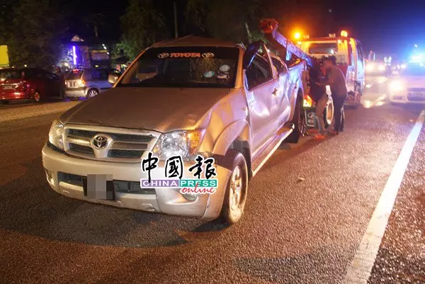 貨卡失控連環撞 路人及時閃逃過一劫