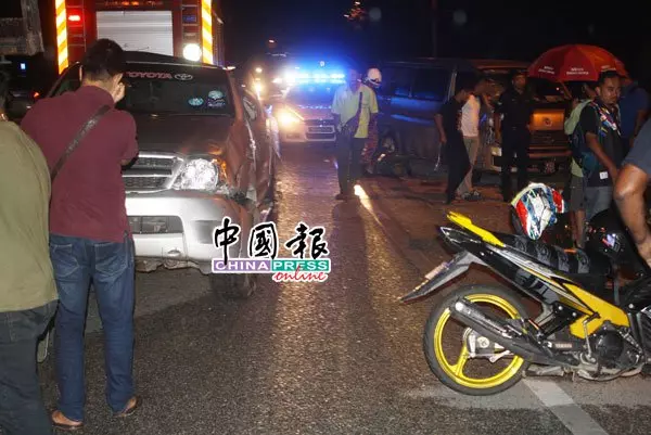 貨卡失控連環撞 路人及時閃逃過一劫