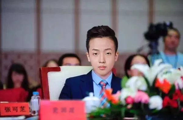 少年P圖自稱政要 官媒澄清:冒名發文已舉報