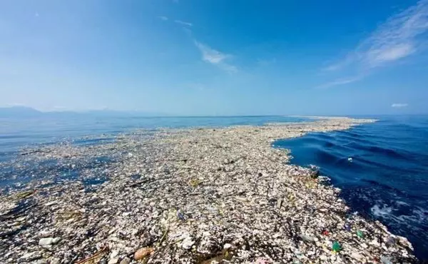 巨型垃圾搜集器正式上路 收集太平洋漂浮垃圾