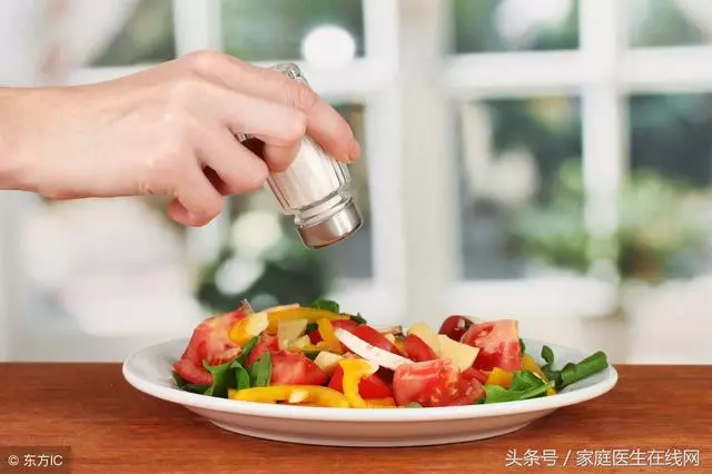 少吃鹽就是低鹽飲食?醫生:小心這些食物中的「隱形鹽」