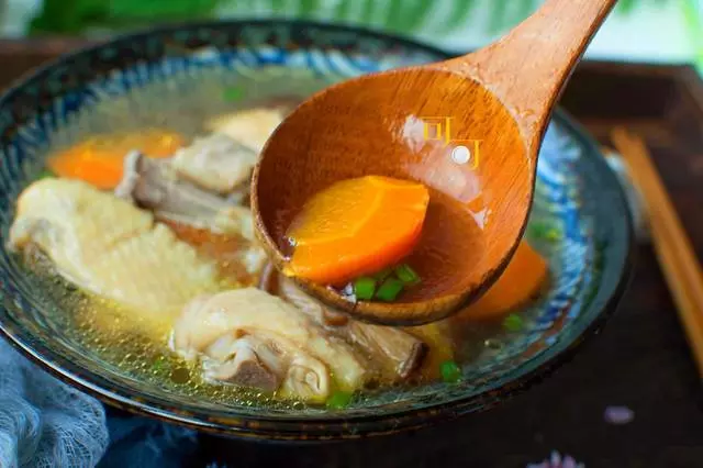 秋天貼秋膘,燉一鍋香濃美味、不失營養的雞湯,配這兩樣食材真香