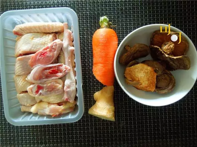 秋天貼秋膘,燉一鍋香濃美味、不失營養的雞湯,配這兩樣食材真香