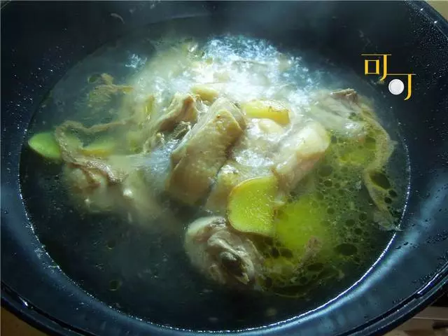 秋天貼秋膘,燉一鍋香濃美味、不失營養的雞湯,配這兩樣食材真香