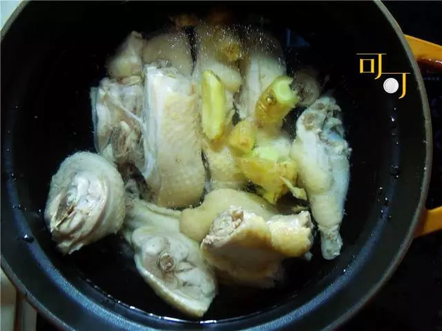 秋天貼秋膘,燉一鍋香濃美味、不失營養的雞湯,配這兩樣食材真香
