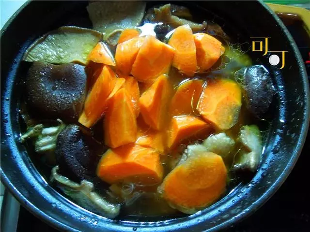 秋天貼秋膘,燉一鍋香濃美味、不失營養的雞湯,配這兩樣食材真香
