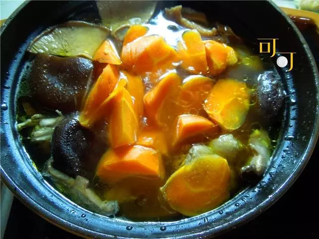 秋天貼秋膘,燉一鍋香濃美味、不失營養的雞湯,配這兩樣食材真香