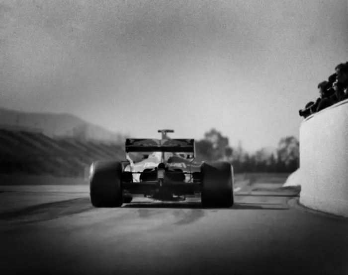 30張「104年歷史相機拍下」的F1賽車照片,沒想到那麼老舊的相機拍出來的效果無可挑剔!