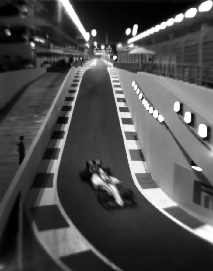30張「104年歷史相機拍下」的F1賽車照片,沒想到那麼老舊的相機拍出來的效果無可挑剔!