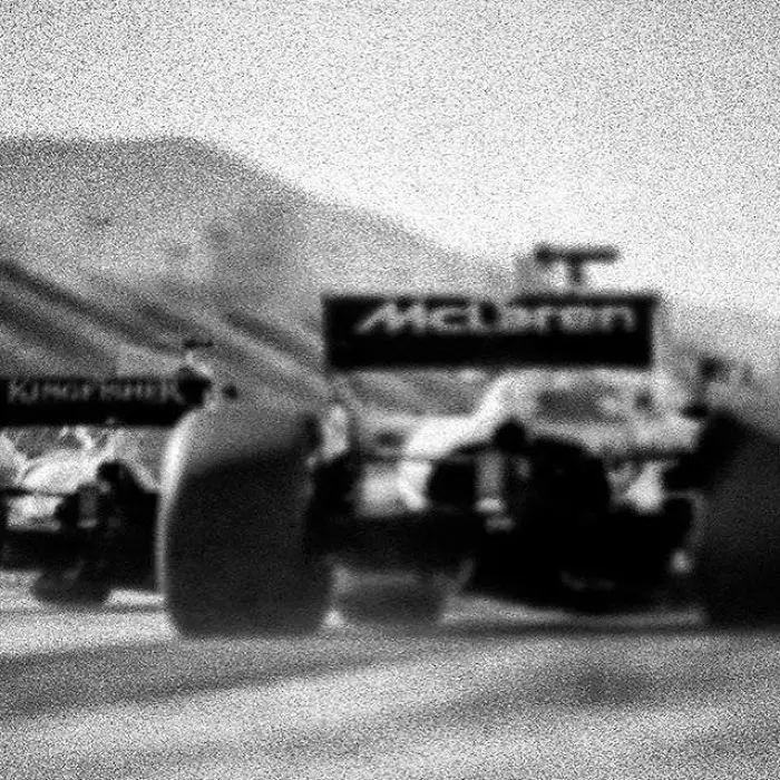 30張「104年歷史相機拍下」的F1賽車照片,沒想到那麼老舊的相機拍出來的效果無可挑剔!