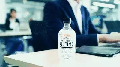 透明飲料賣上癮了?別再圈錢了!