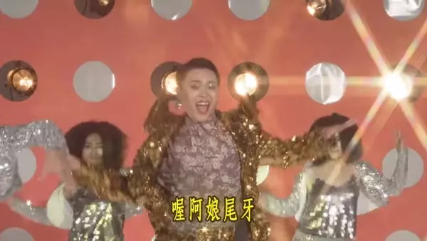 網紅又仁出新招!推出神曲《阿娘尾牙》超洗腦 變身秀娥、糖老師大秀歌喉...網友聽呆:真的好聽 -