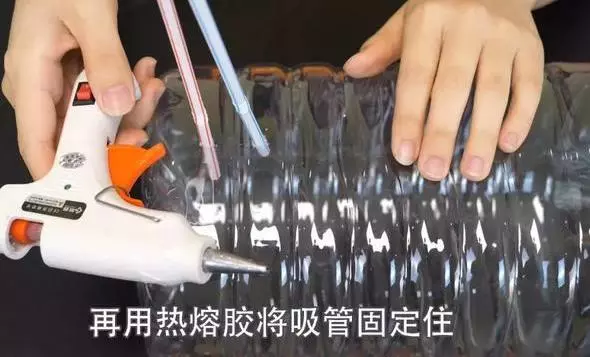空寶特瓶不要仍!插上2跟吸管「省錢又實用」 超猛用途鄰居看了紛紛效仿 -