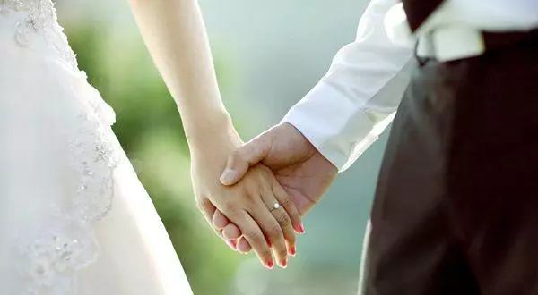 公婆家答應結婚時給買房子,看到房產證的那一刻,我差點哭出聲音