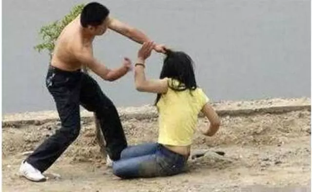 離婚時,老公說房子和女兒只能選一樣,我的選擇讓丈夫慚愧落淚