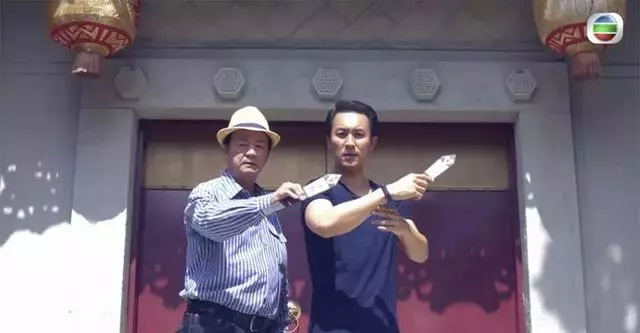 他曾被關狗籠窮到每天吃泡麵,如今疑靠父蔭上位稱為TVB男一