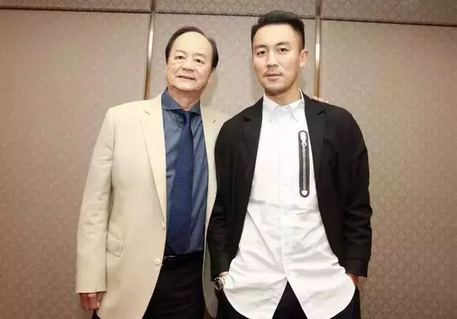 他曾被關狗籠窮到每天吃泡麵,如今疑靠父蔭上位稱為TVB男一