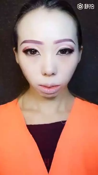 打掃大媽示範整形級化妝術,變身「夜店辣妹」男人看了都懷疑人生!