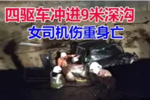 大雷雨襲擊!西門町人孔蓋噴飛機車騎士當場摔地