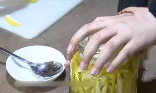 洗潔精再不用買了,3分鐘教你自製洗潔精!吃完柚子剩下的柚子皮有新用處了!純天然不傷手
