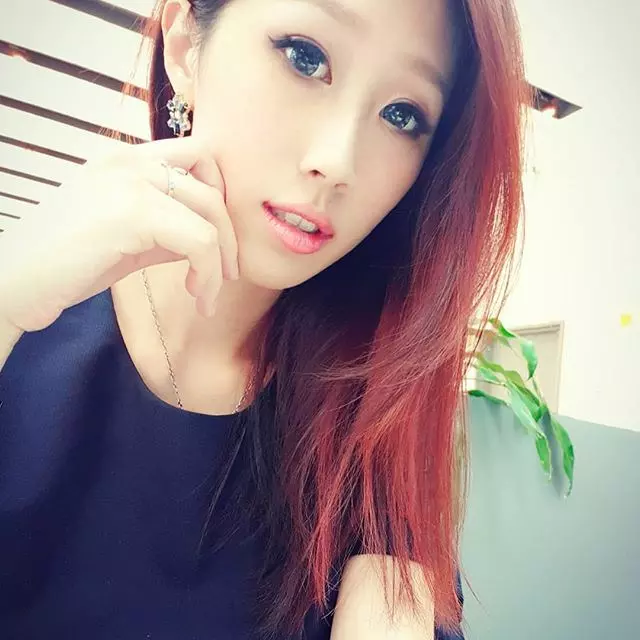 求神超正黑絲理專!去銀行辦事「拍到美麗風景」...終於神到傳送門