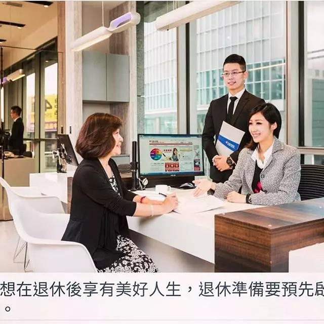 求神超正黑絲理專!去銀行辦事「拍到美麗風景」...終於神到傳送門