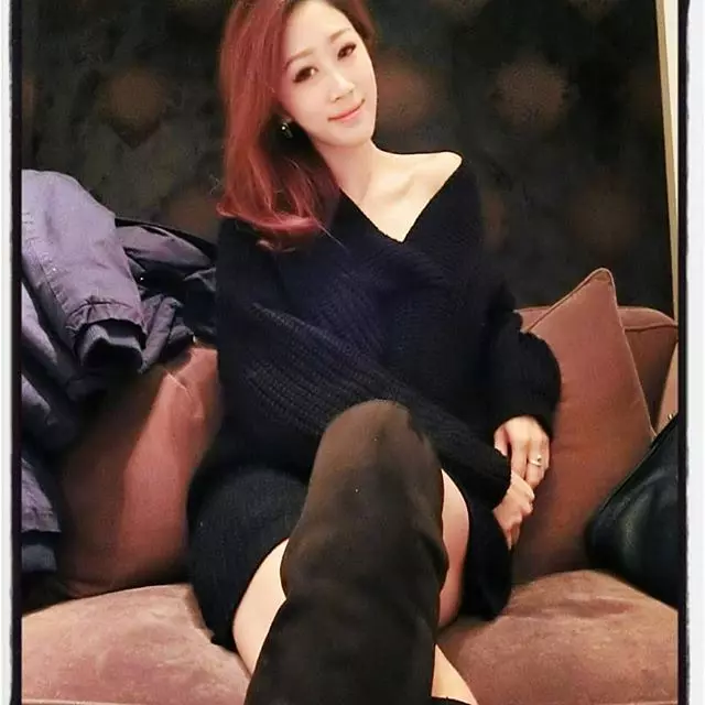求神超正黑絲理專!去銀行辦事「拍到美麗風景」...終於神到傳送門