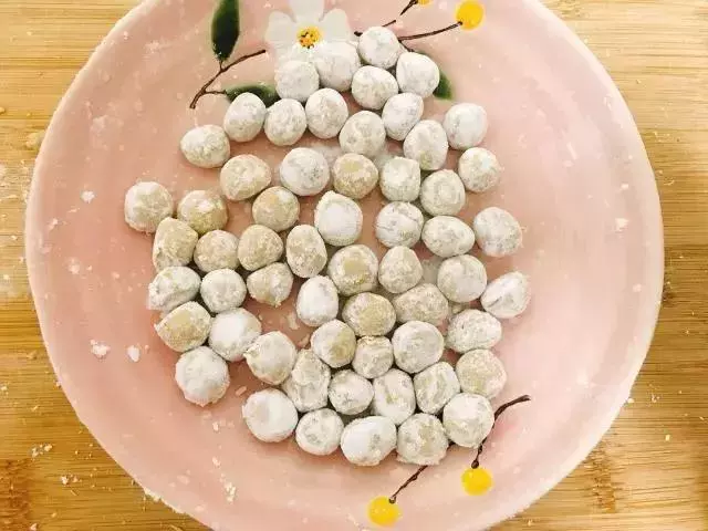 3塊黑糖,1杯牛奶,雙手一搓,大鍋一煮,Q彈有嚼勁,太簡單了