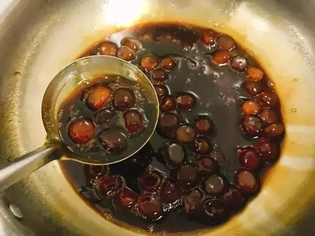 3塊黑糖,1杯牛奶,雙手一搓,大鍋一煮,Q彈有嚼勁,太簡單了