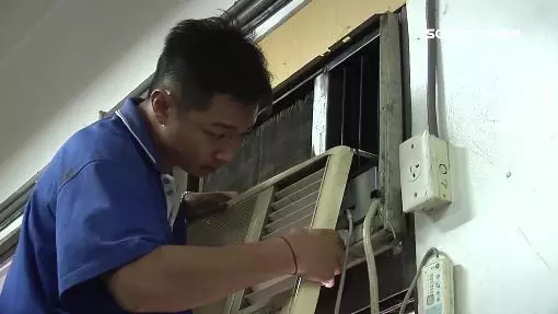 日頭赤炎炎請師傅來裝冷氣… 裝好感覺哪裡怪怪的! 網噴笑:電費貴慘了