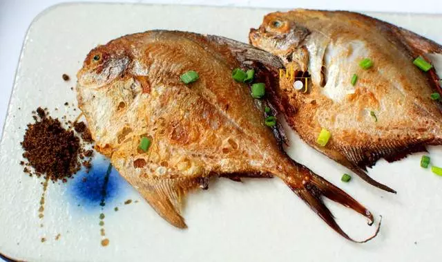 鯧魚這麼煎又香又酥,保證皮不破、肉不散,老公下酒最愛