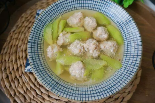 秋補要常喝湯,這湯清淡又營養,鮮香味美,我家每周熬一鍋