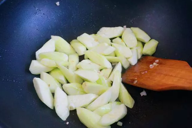 秋補要常喝湯,這湯清淡又營養,鮮香味美,我家每周熬一鍋