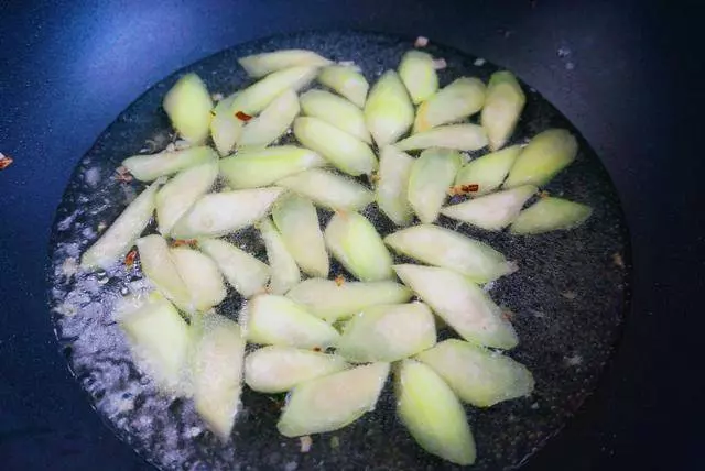 秋補要常喝湯,這湯清淡又營養,鮮香味美,我家每周熬一鍋