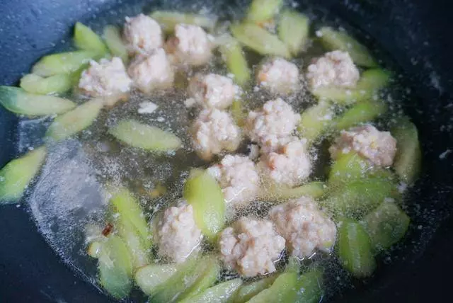 秋補要常喝湯,這湯清淡又營養,鮮香味美,我家每周熬一鍋