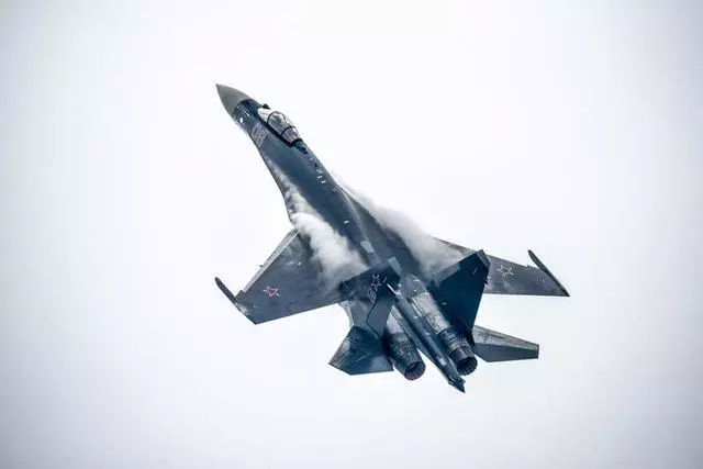 俄羅斯戰機發威,美軍溜之大吉,叛軍炸開花 !