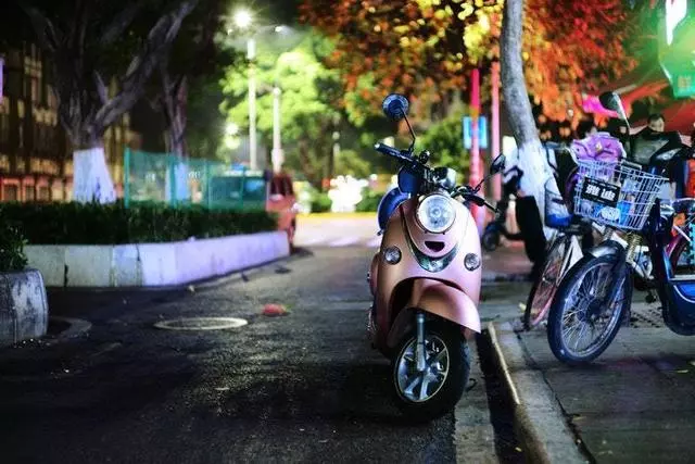 比滑板車更快,美國開始試水「共享電動摩托車」