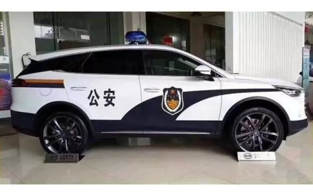 國產警車霸氣亮相,中國警車終於擺脫大眾了,帥呆了