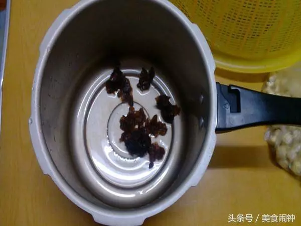 失眠多夢不用去醫院,喝桂圓蓮子湯,3天還你好睡眠