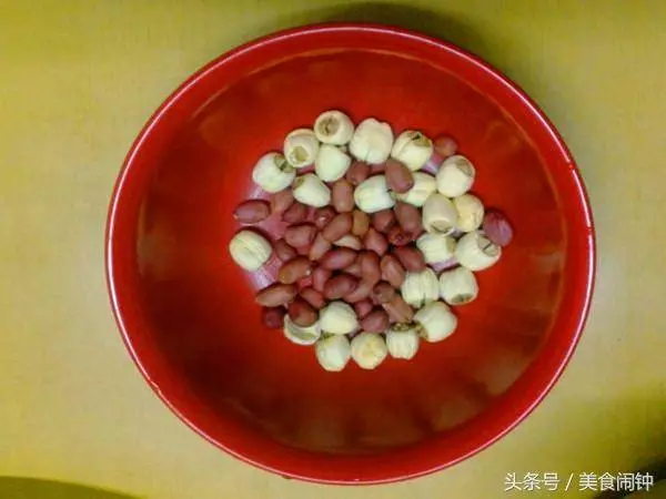 失眠多夢不用去醫院,喝桂圓蓮子湯,3天還你好睡眠