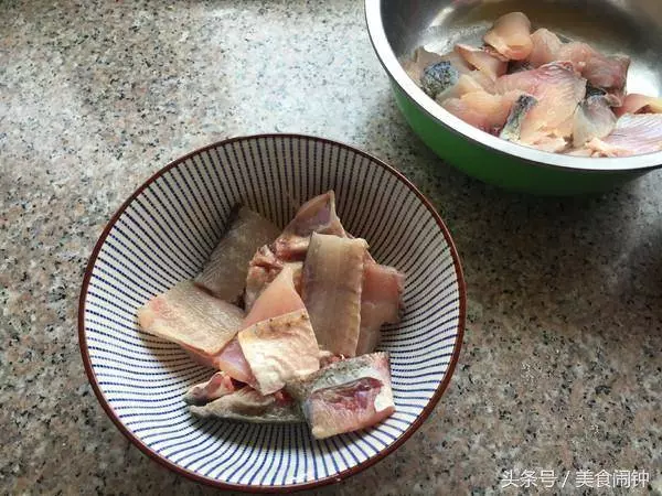 自從吃了媳婦做的這道酸菜魚,一到周末哥們就來蹭飯,攔都攔不住