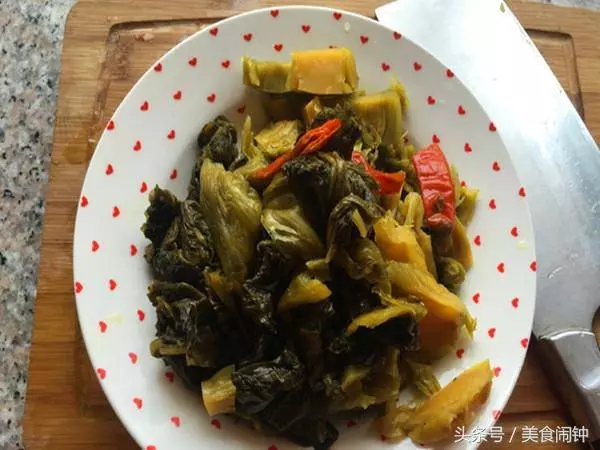 自從吃了媳婦做的這道酸菜魚,一到周末哥們就來蹭飯,攔都攔不住