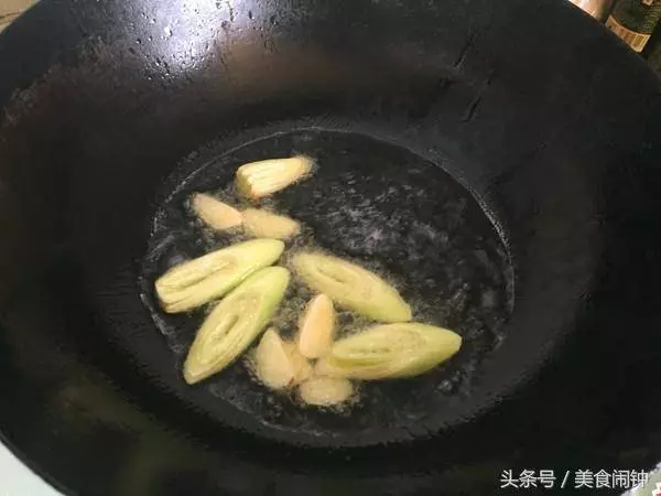 自從吃了媳婦做的這道酸菜魚,一到周末哥們就來蹭飯,攔都攔不住