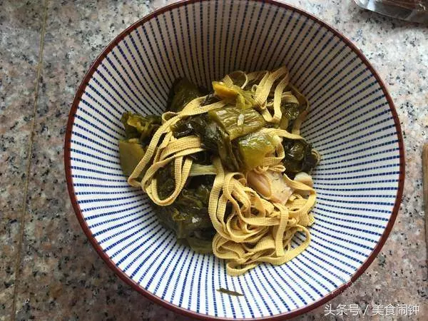 自從吃了媳婦做的這道酸菜魚,一到周末哥們就來蹭飯,攔都攔不住
